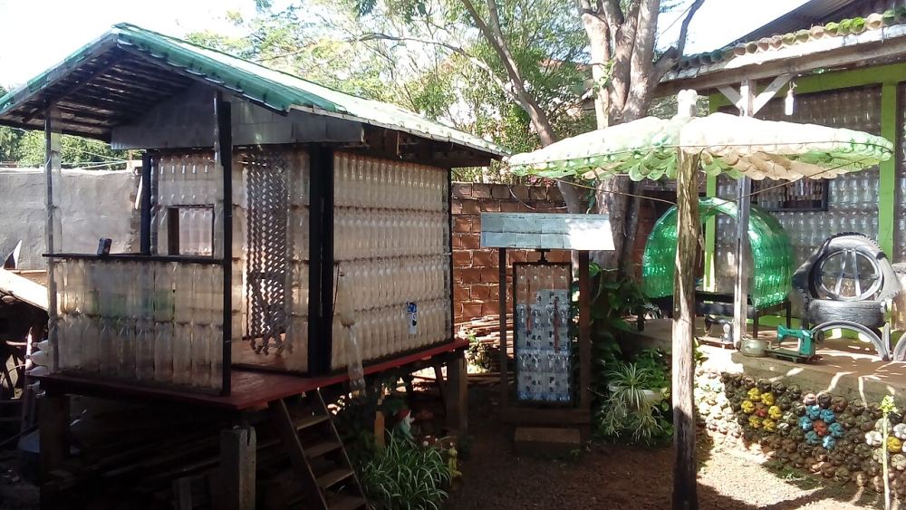 Casa Ecológica de Botellas, atractivo en Iguazú